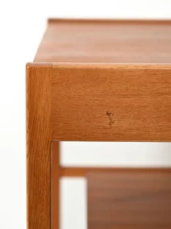 Une paire de tables de chevet en teck scandinave des années 1960.