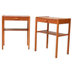 Une paire de tables de chevet en teck scandinave des années 1960.