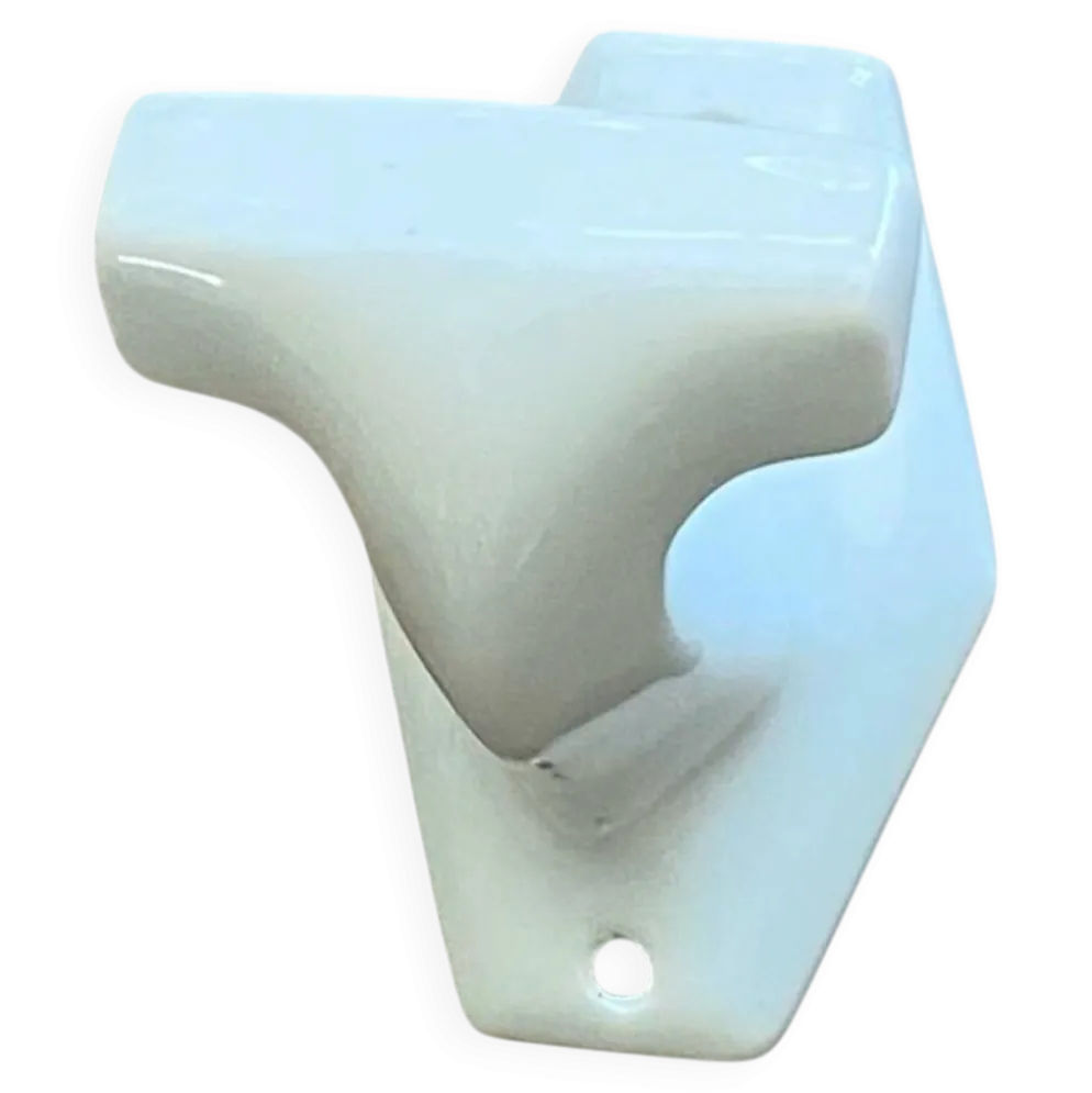 Une patère ancienne en porcelaine blanche porte manteaux porte serviettes