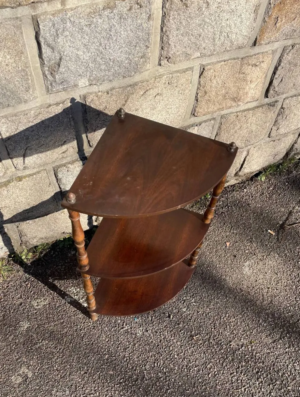 Unité d'angle française vintage en bois avec trois étagères