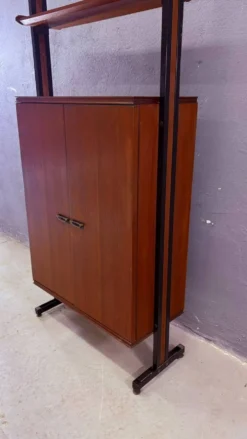 Unité murale modulaire moderne du milieu du siècle, cabinet en placage et métal noir, années 1960, Europe