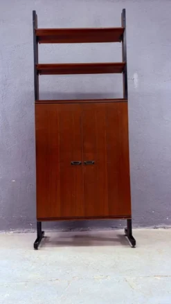Unité murale modulaire moderne du milieu du siècle, cabinet en placage et métal noir, années 1960, Europe