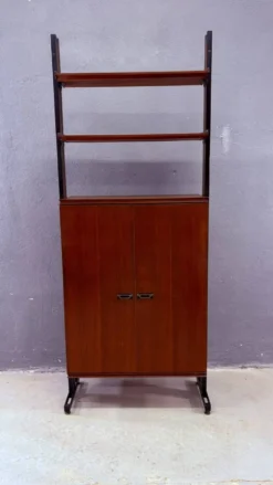 Unité murale modulaire moderne du milieu du siècle, cabinet en placage et métal noir, années 1960, Europe