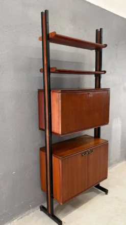 Unité murale modulaire moderne du milieu du siècle, cabinet de rangement en placage et métal noir, années 1960, Europe