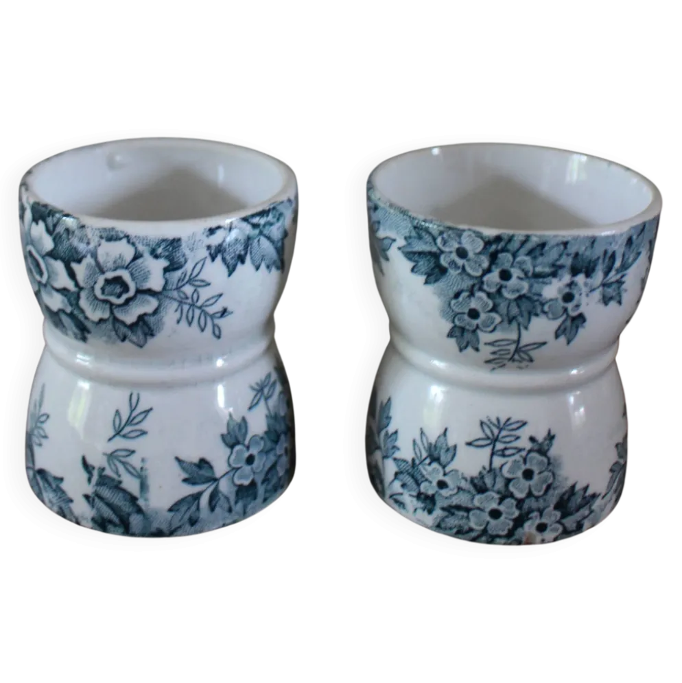 Un lot de 2 Coquetiers Diabolos Terre de Fer fleurs bleu
