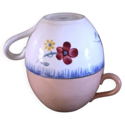Un lot de deux tasses Digoin Sarreguemines Marylou Rose Art Deco