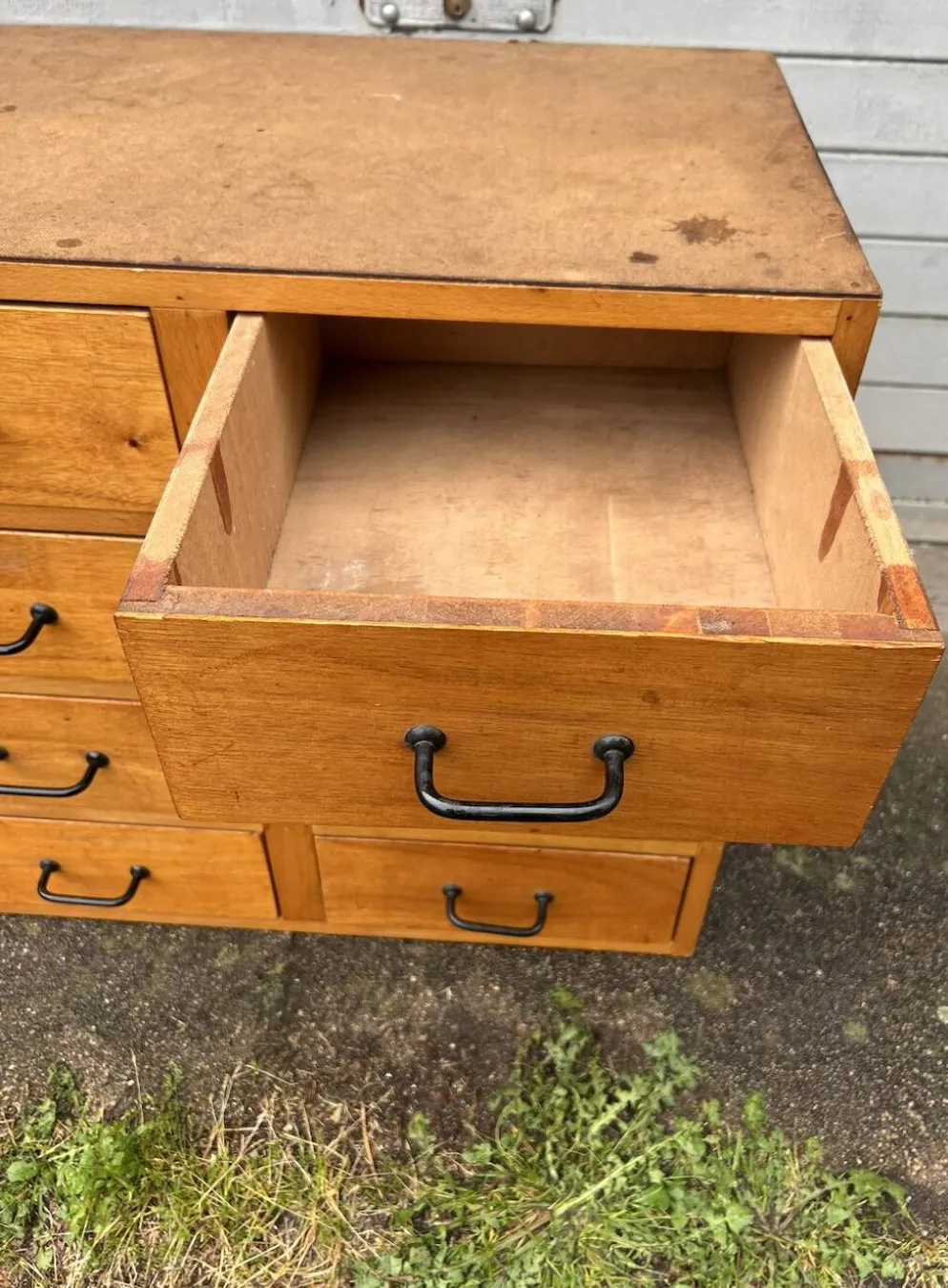 Un Meuble d'Atelier Et de Métier Vintage à Tiroirs