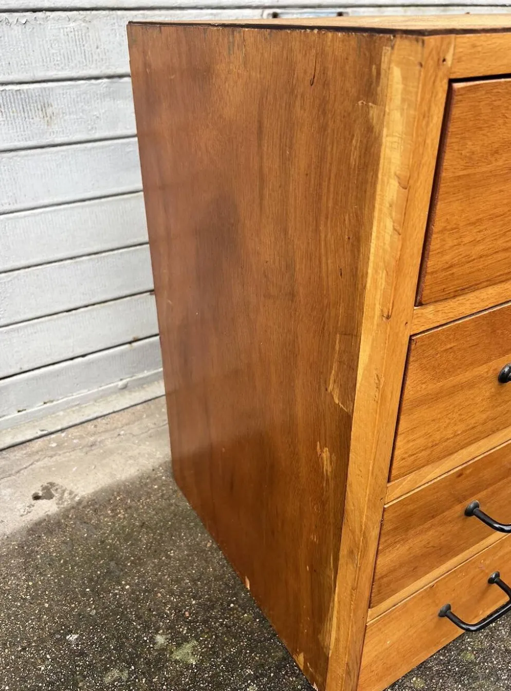 Un Meuble d'Atelier Et de Métier Vintage à Tiroirs