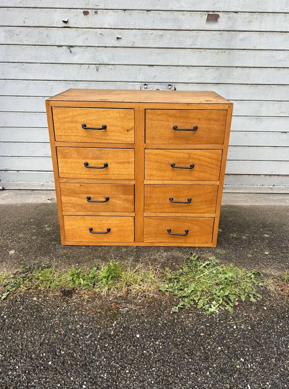 Un Meuble d'Atelier Et de Métier Vintage à Tiroirs