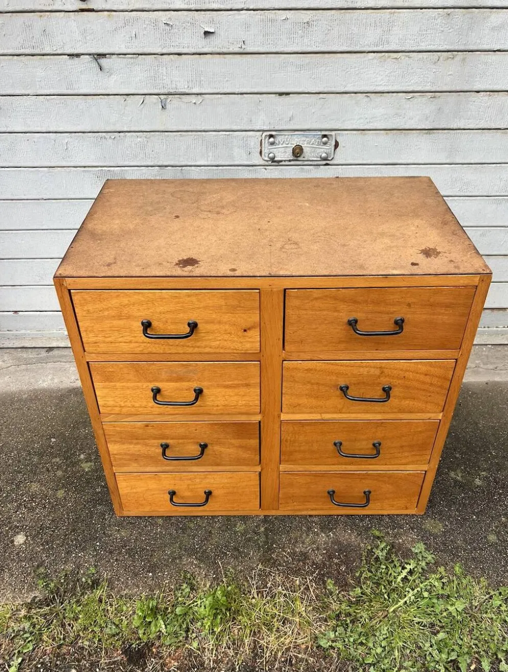 Un Meuble d'Atelier Et de Métier Vintage à Tiroirs