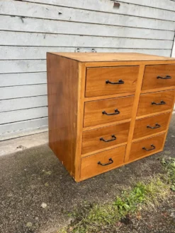 Un Meuble d'Atelier Et de Métier Vintage à Tiroirs