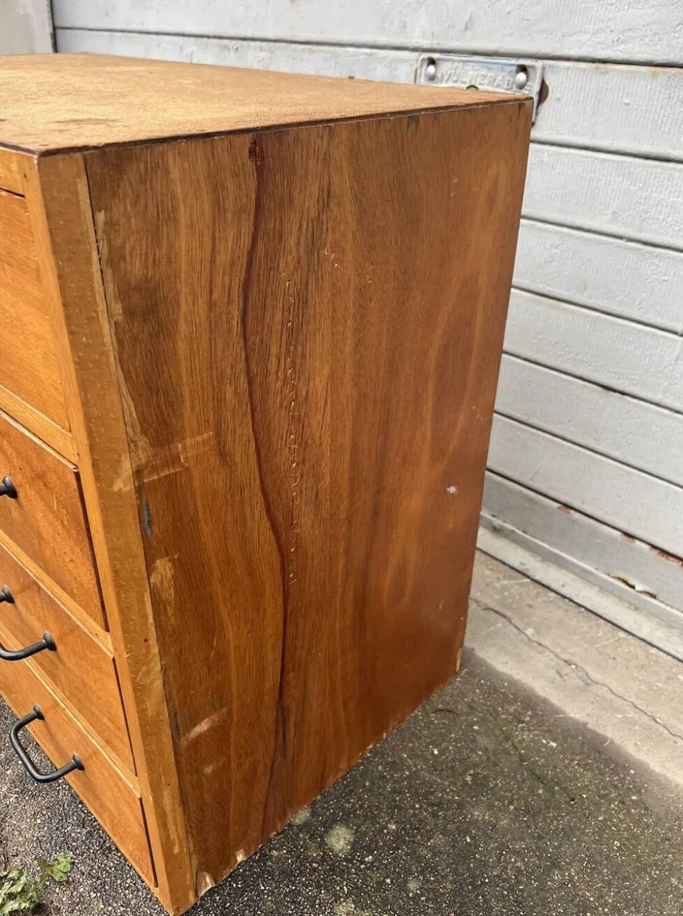 Un Meuble d'Atelier Et de Métier Vintage à Tiroirs