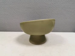 Un support en céramique / un bol à fruits, Danemark, estimé années 1990.