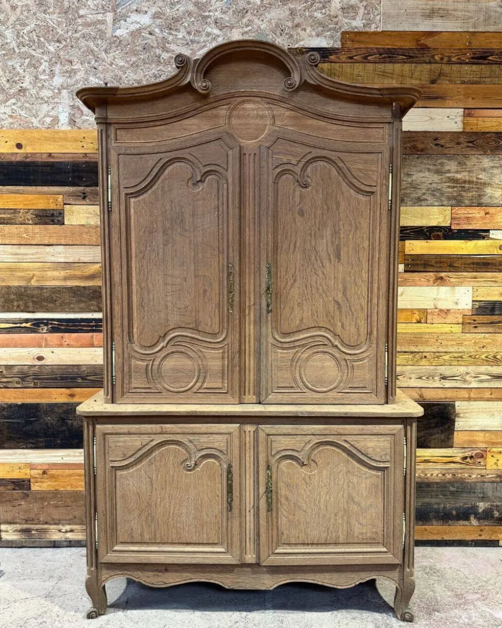 Vaisselier ancien aérogommé