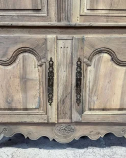 Vaisselier ancien aérogommé