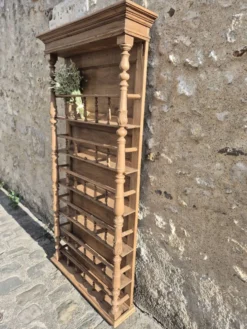 Vaisselier ancien en chêne, pièce singulière