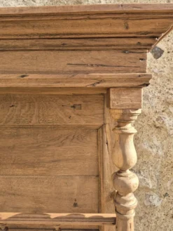Vaisselier ancien en chêne, pièce singulière