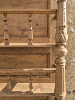 Vaisselier ancien en chêne, pièce singulière