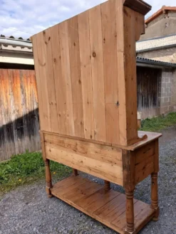 Vaisselier ancien en pin massif