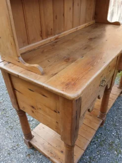 Vaisselier ancien en pin massif