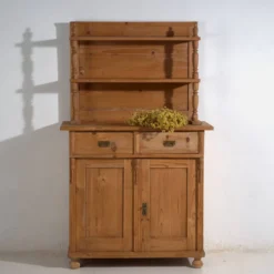 Vaisselier ancien en pin – Meuble rustique européen avec étagères – circa 1940