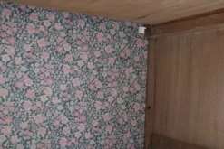 Vaisselier Art Déco en pin, vitres biseautées