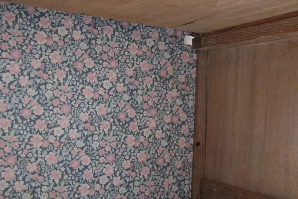 Vaisselier Art Déco en pin, vitres biseautées