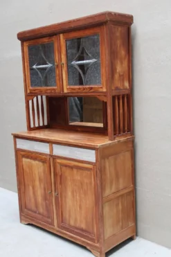 Vaisselier Art Déco en pin, vitres biseautées