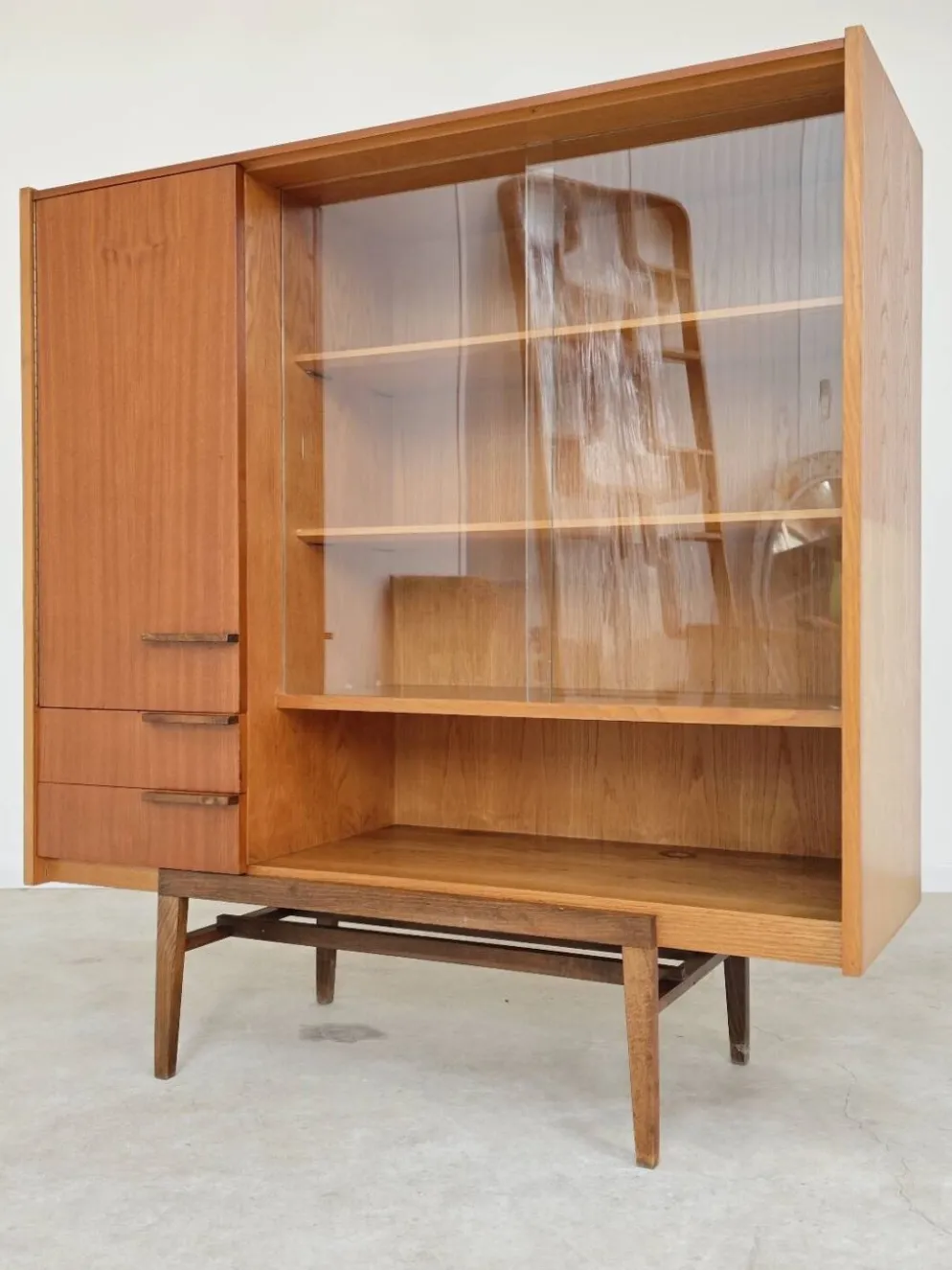 Vaisselier Buffet Haut Frantisek Mezulanik pour Up Zavody 1960