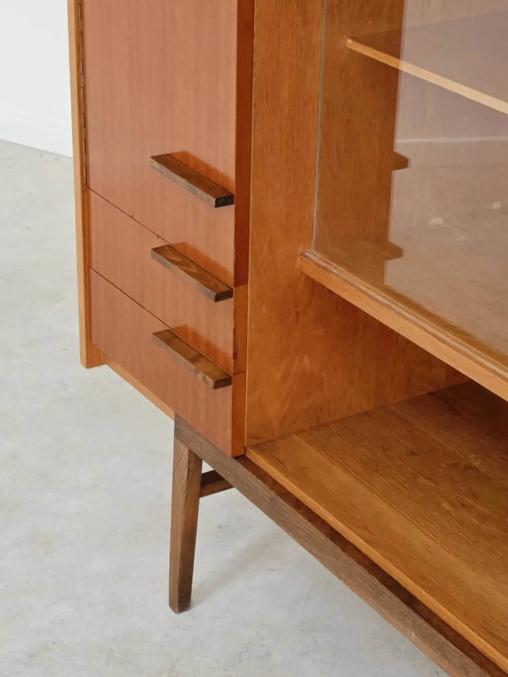 Vaisselier Buffet Haut Frantisek Mezulanik pour Up Zavody 1960