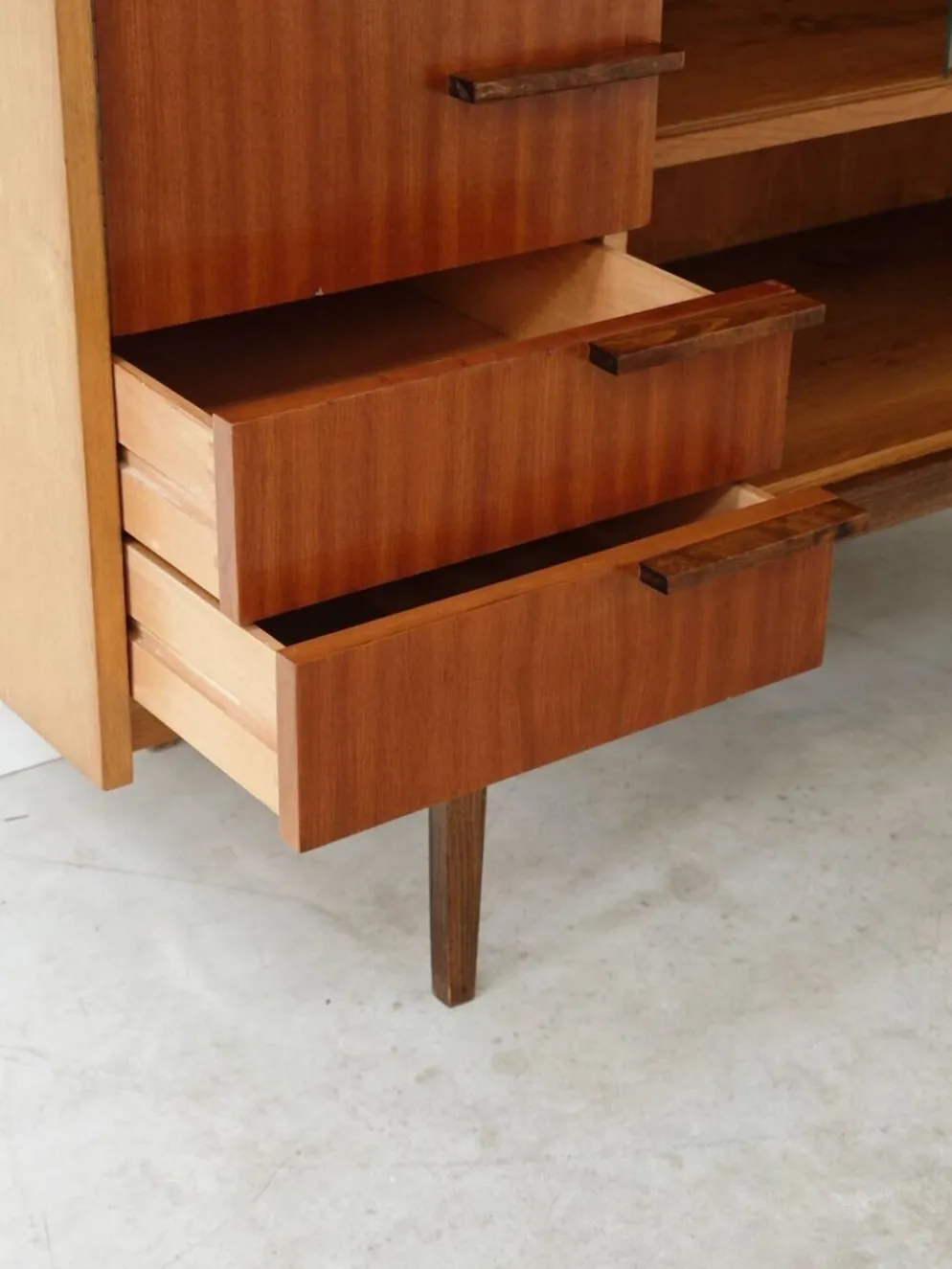 Vaisselier Buffet Haut Frantisek Mezulanik pour Up Zavody 1960