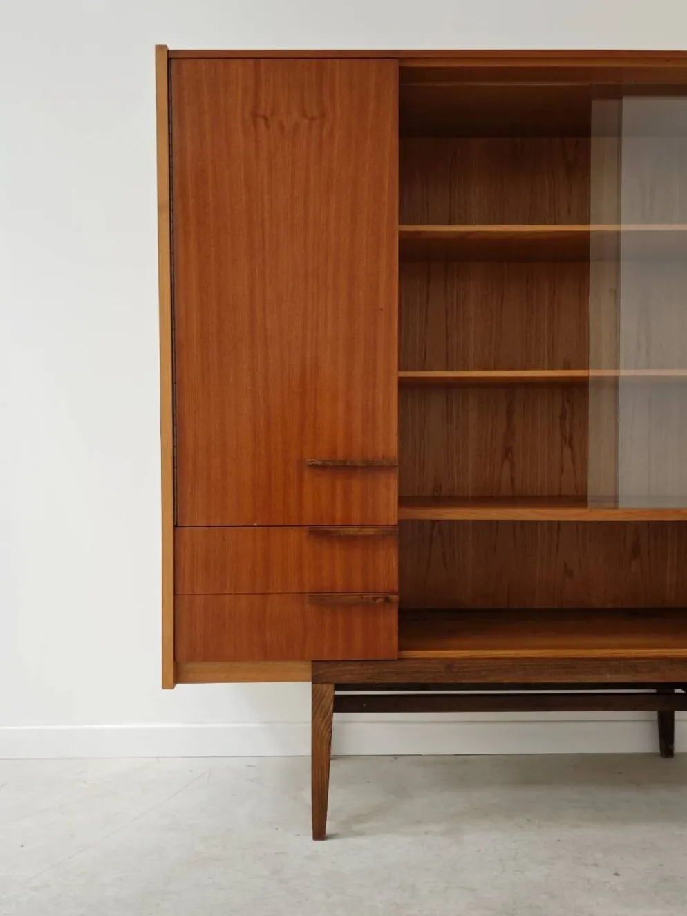 Vaisselier Buffet Haut Frantisek Mezulanik pour Up Zavody 1960