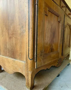 Vaisselier Dauphinois XIXe en merisier, buffet 2 corps