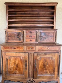 Vaisselier Dauphinois XIXe en merisier, buffet 2 corps