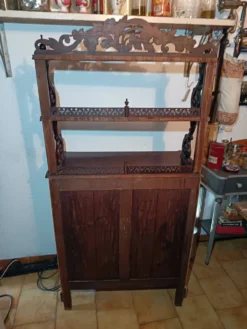 Vaisselier en acajou style Napoléon III, Victorien, fin XIXᵉ – début XXᵉ siècle