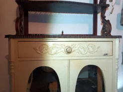 Vaisselier en acajou style Napoléon III, Victorien, fin XIXᵉ – début XXᵉ siècle