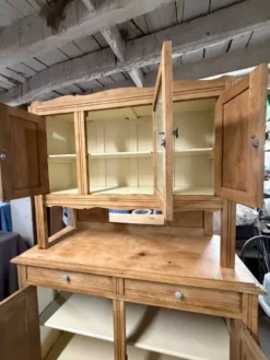 Vaisselier en chêne massif rénové – buffet ancien campagne chic – vitr