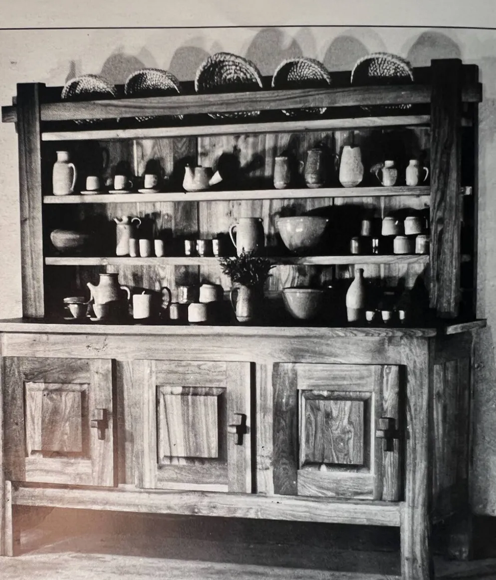 Vaisselier Jean Touret pour Les Paysans Artsians de Lozère 1950