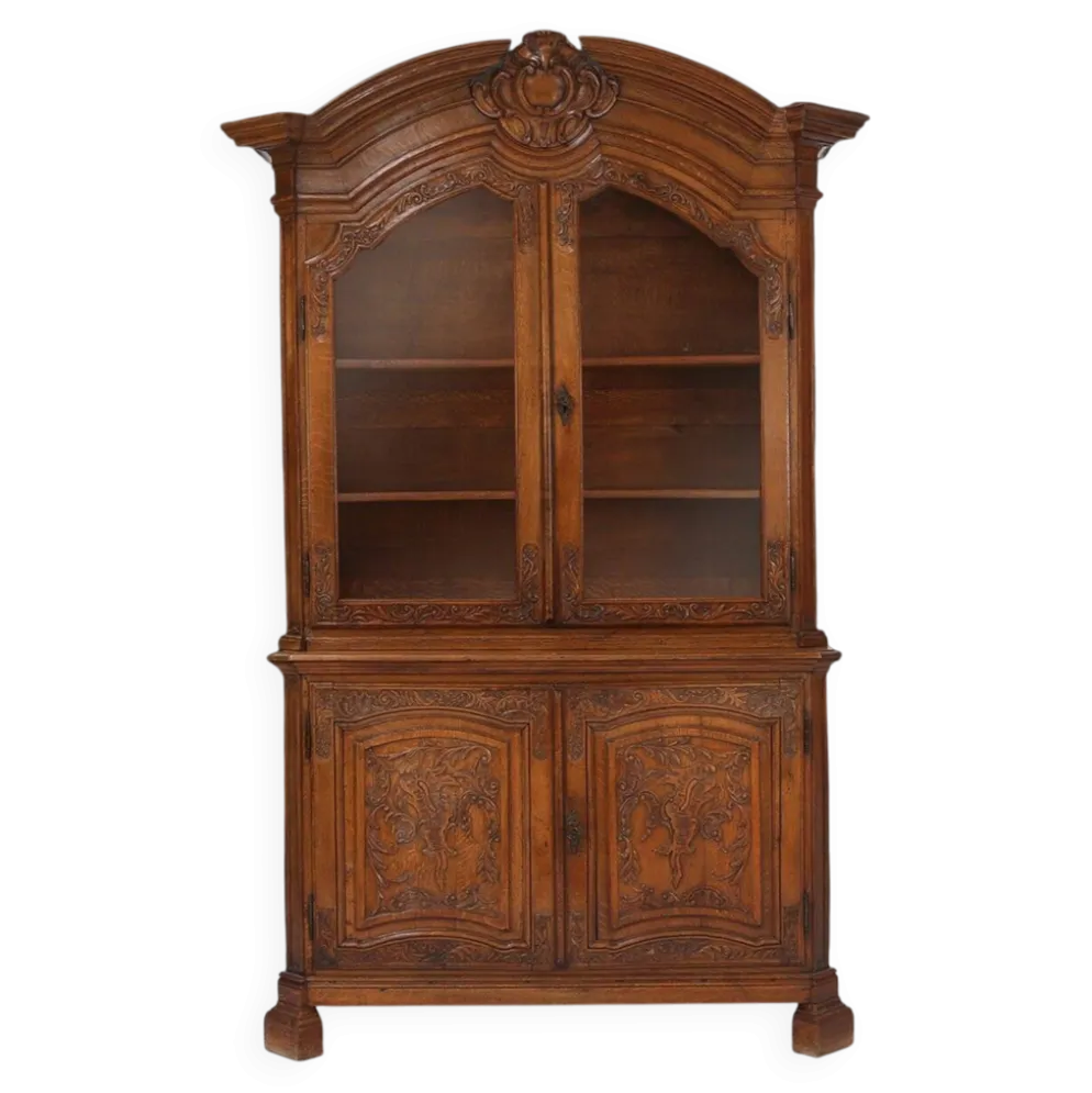 Vaisselier vitré en bois sculpté, Belgique, XVIIIe siècle