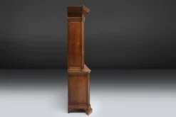 Vaisselier vitré en bois sculpté, Belgique, XVIIIe siècle