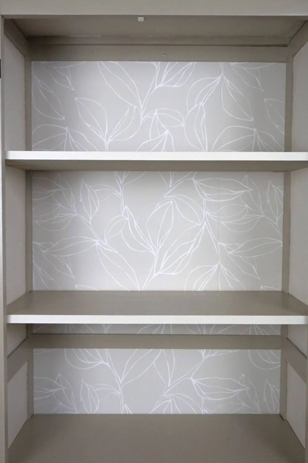 vaisselier vitrine parisienne relooké peinture papier peint style champêtre
