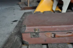 Valise vintage marron et noire en cuir et métal - années 1930-1940 République tchèque