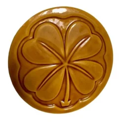 Vallauris, dessous de plat décor trèfle XXème