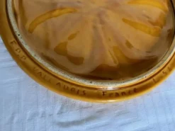 Vallauris, dessous de plat décor trèfle XXème