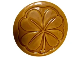 Vallauris, dessous de plat décor trèfle XXème