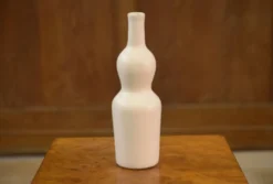 Vase bouteille en céramique signé Roger Capron 1960’s