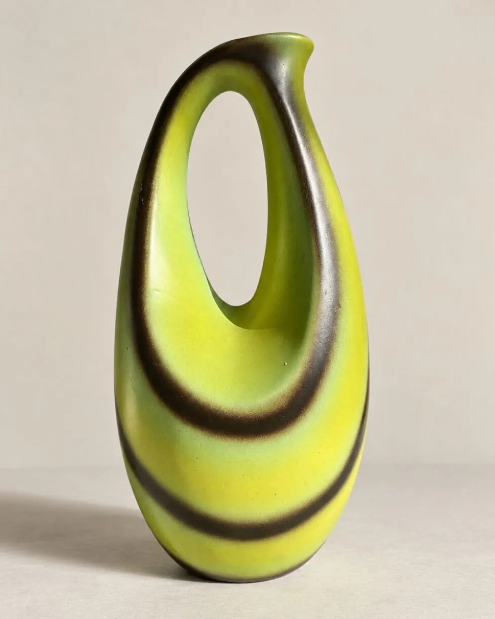 Vase carafe moderniste saint clément années 60