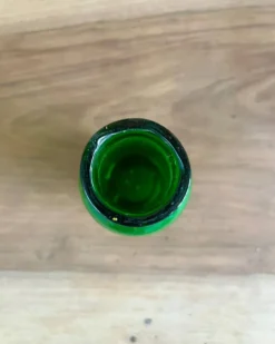 Vase en verre vert