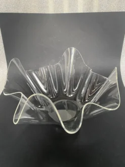 Vase mouchoirs en plexiglas vintage 1970