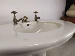 Vasque évier porcelaine sur pied